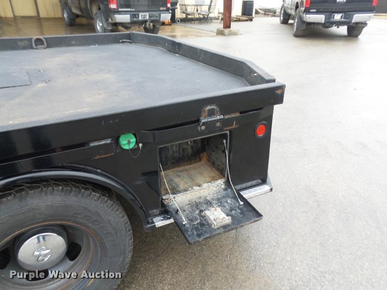 image for item DA5872 2013 Ram 3500 flatbed pickup truck