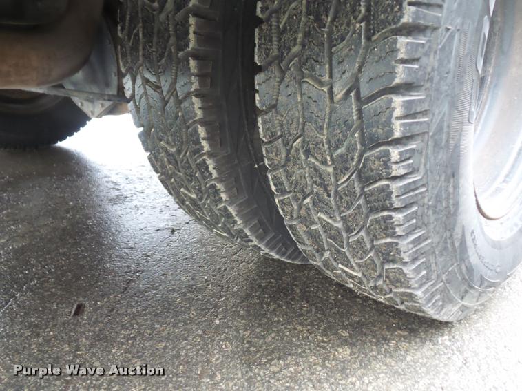 image for item DA5872 2013 Ram 3500 flatbed pickup truck