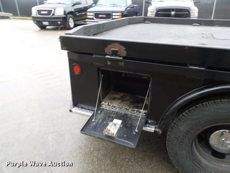 image for item DA5872 2013 Ram 3500 flatbed pickup truck