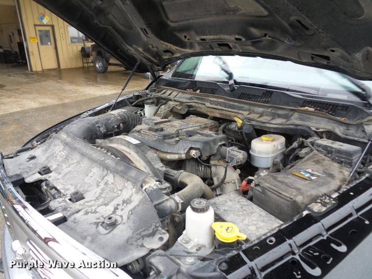 image for item DA5872 2013 Ram 3500 flatbed pickup truck