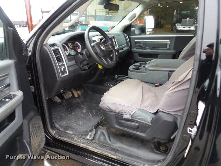 image for item DA5872 2013 Ram 3500 flatbed pickup truck