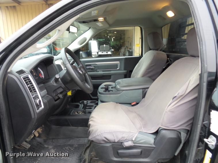 image for item DA5872 2013 Ram 3500 flatbed pickup truck