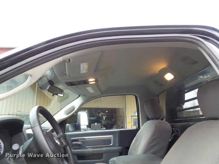 image for item DA5872 2013 Ram 3500 flatbed pickup truck