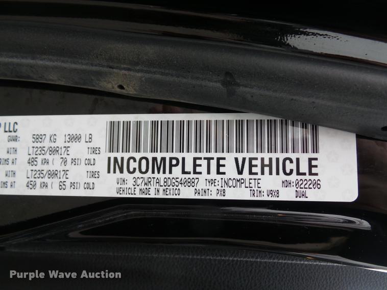 image for item DA5872 2013 Ram 3500 flatbed pickup truck