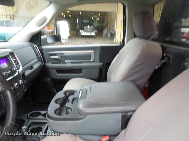 image for item DA5872 2013 Ram 3500 flatbed pickup truck