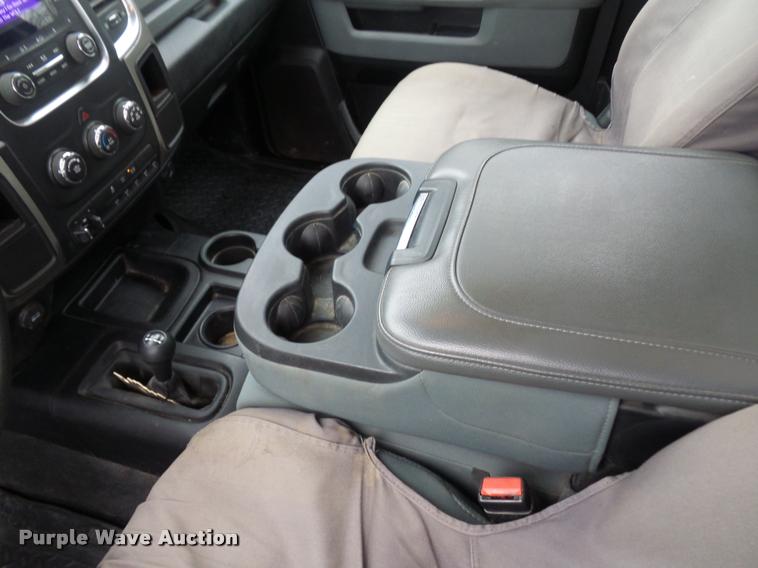 image for item DA5872 2013 Ram 3500 flatbed pickup truck