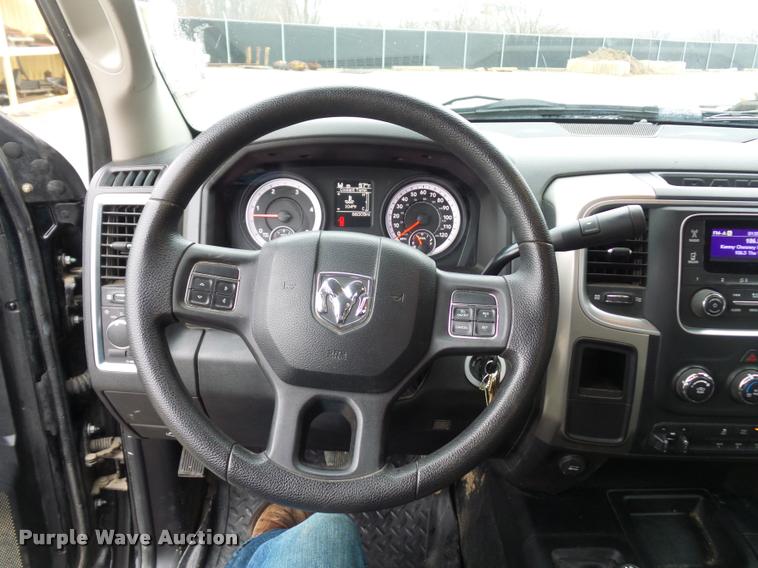 image for item DA5872 2013 Ram 3500 flatbed pickup truck