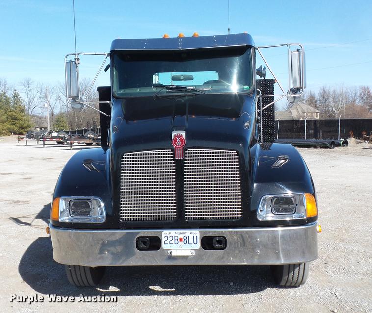 image for item DA5876 2004 Kenworth T300 service truck