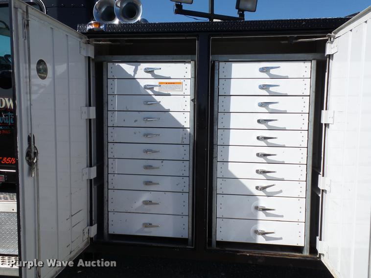 image for item DA5876 2004 Kenworth T300 service truck