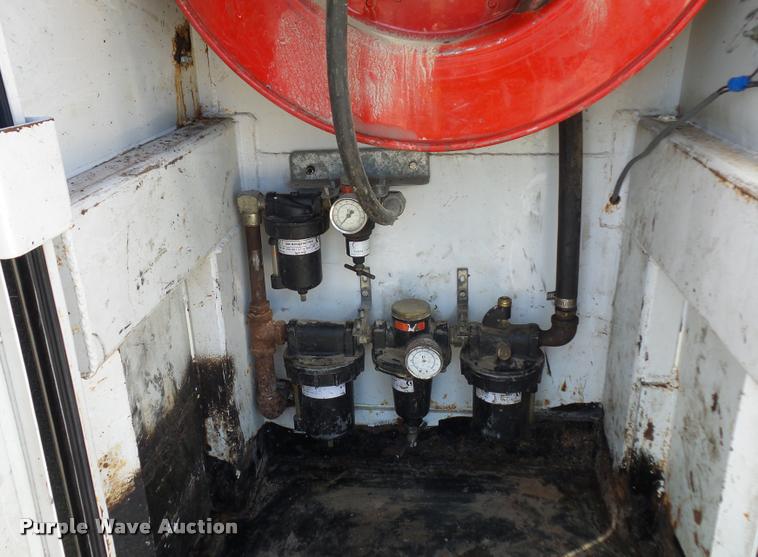 image for item DA5876 2004 Kenworth T300 service truck