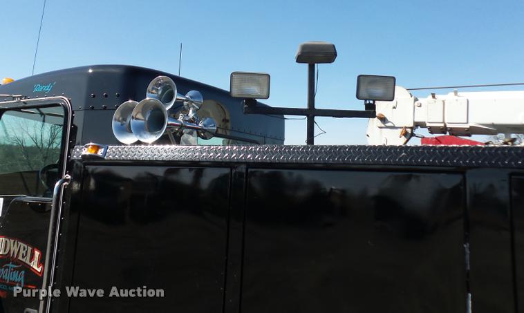 image for item DA5876 2004 Kenworth T300 service truck