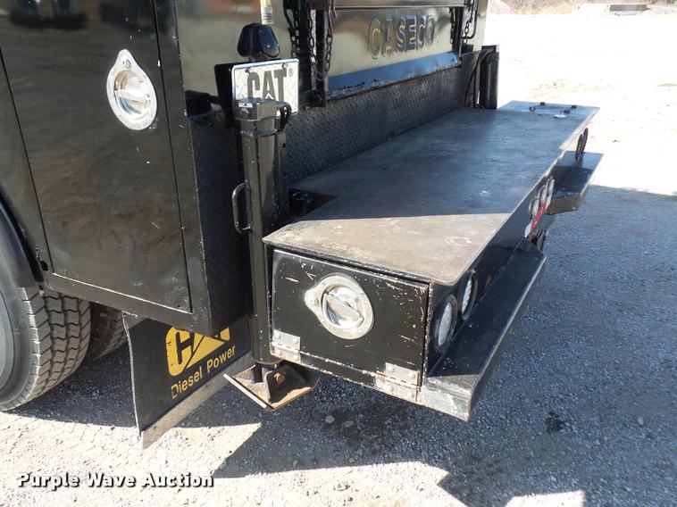 image for item DA5876 2004 Kenworth T300 service truck