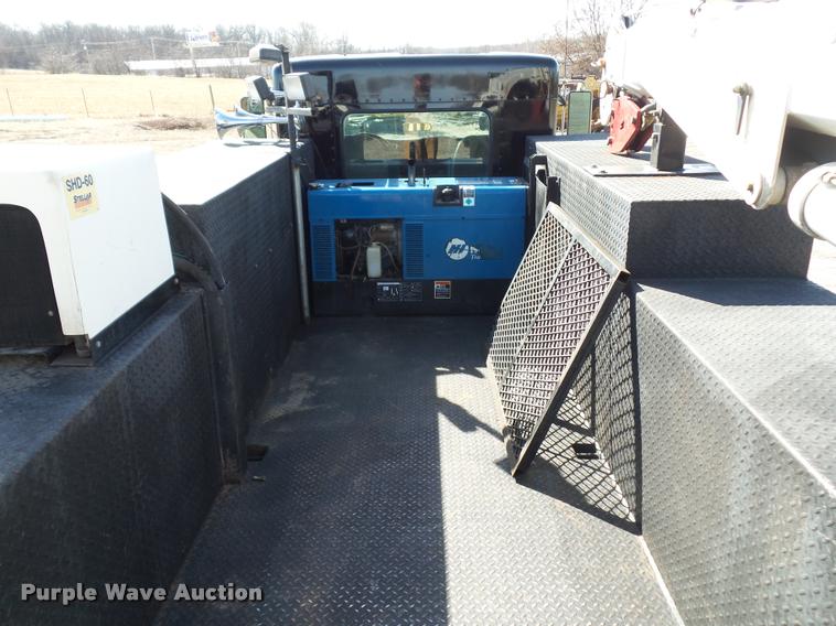 image for item DA5876 2004 Kenworth T300 service truck