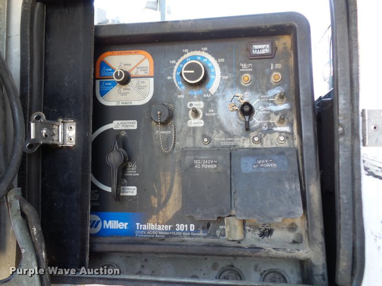 image for item DA5876 2004 Kenworth T300 service truck