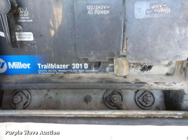 image for item DA5876 2004 Kenworth T300 service truck