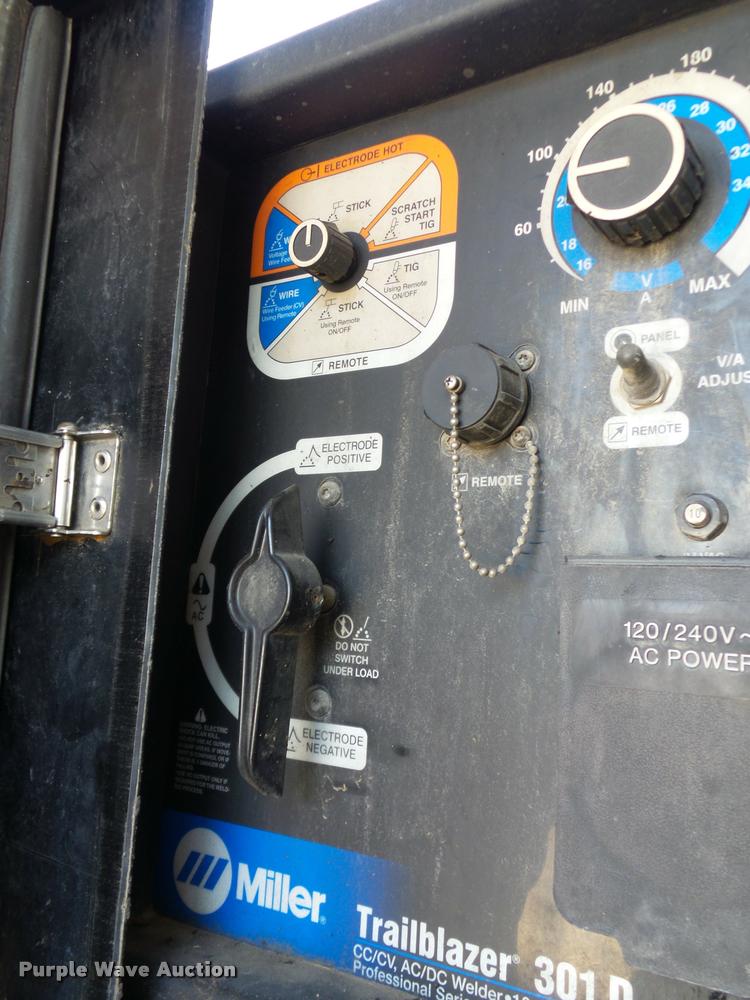 image for item DA5876 2004 Kenworth T300 service truck