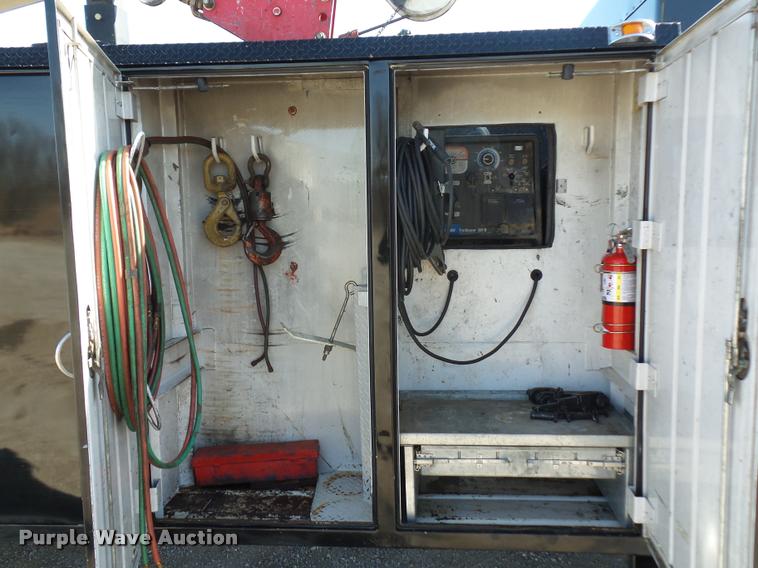 image for item DA5876 2004 Kenworth T300 service truck