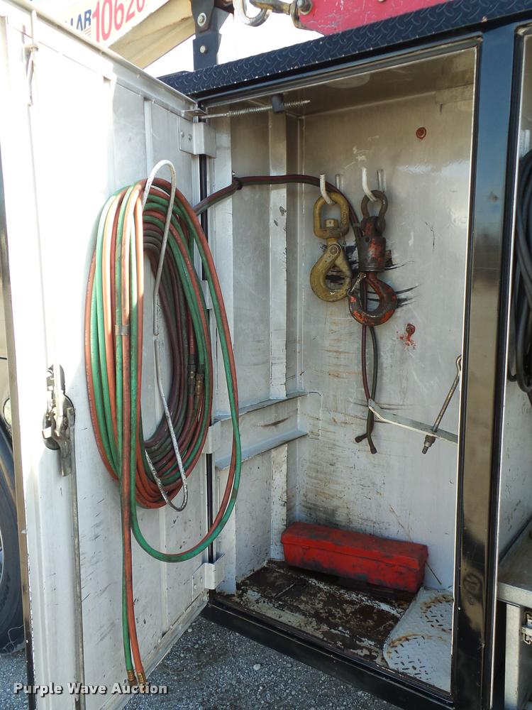 image for item DA5876 2004 Kenworth T300 service truck