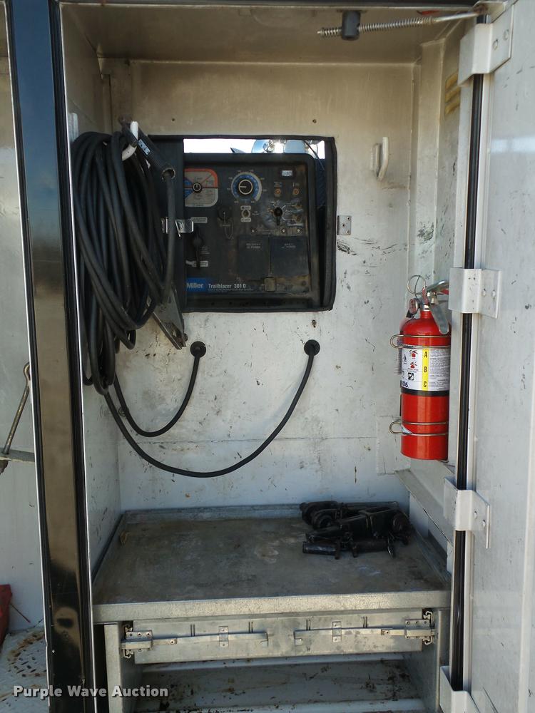 image for item DA5876 2004 Kenworth T300 service truck