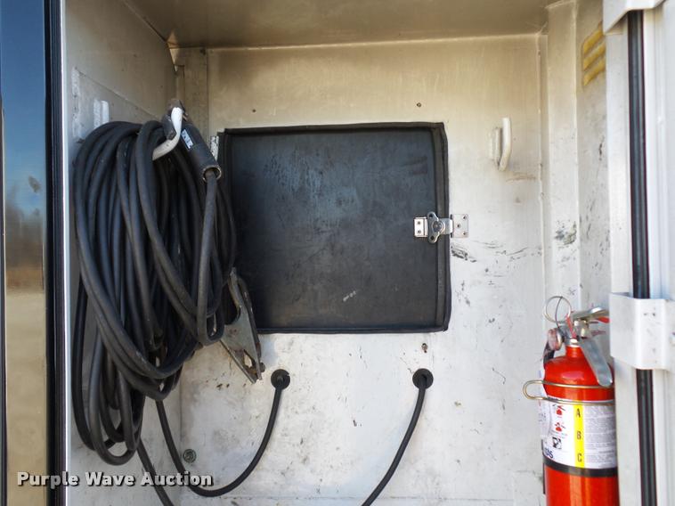 image for item DA5876 2004 Kenworth T300 service truck