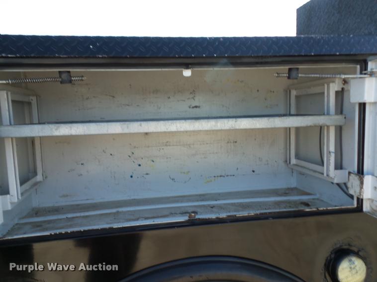 image for item DA5876 2004 Kenworth T300 service truck