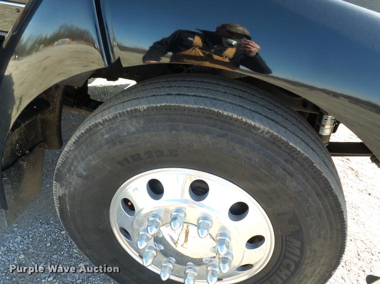 image for item DA5876 2004 Kenworth T300 service truck