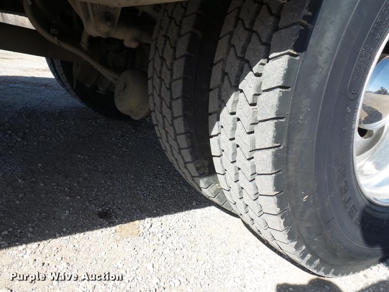 image for item DA5876 2004 Kenworth T300 service truck