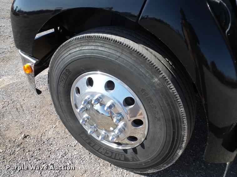 image for item DA5876 2004 Kenworth T300 service truck