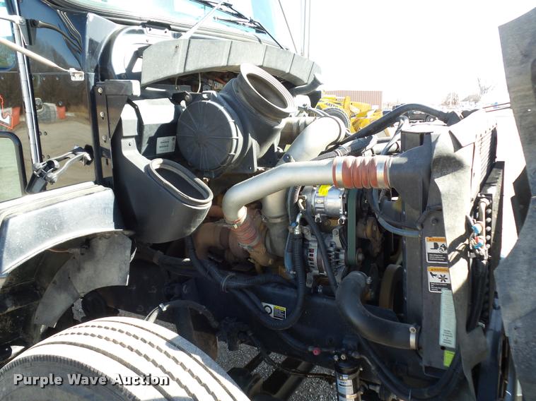 image for item DA5876 2004 Kenworth T300 service truck