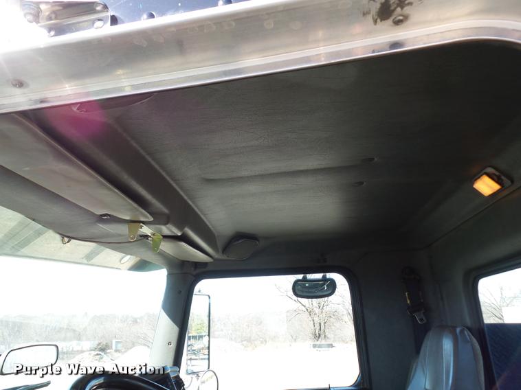 image for item DA5876 2004 Kenworth T300 service truck