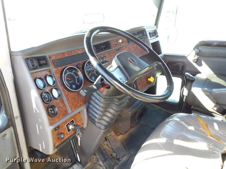 image for item DA5876 2004 Kenworth T300 service truck