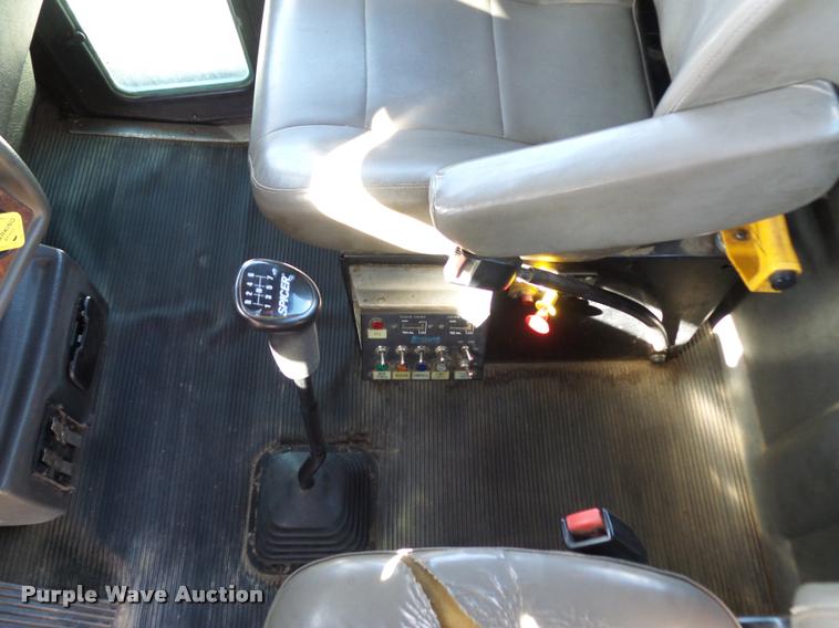 image for item DA5876 2004 Kenworth T300 service truck