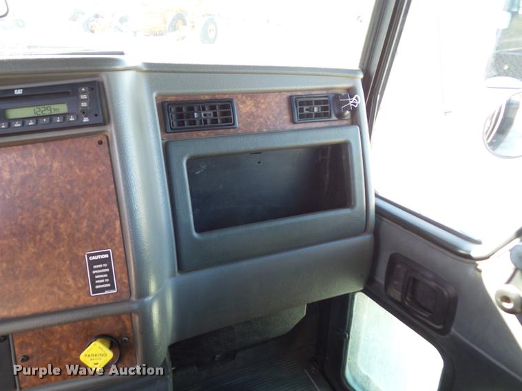 image for item DA5876 2004 Kenworth T300 service truck