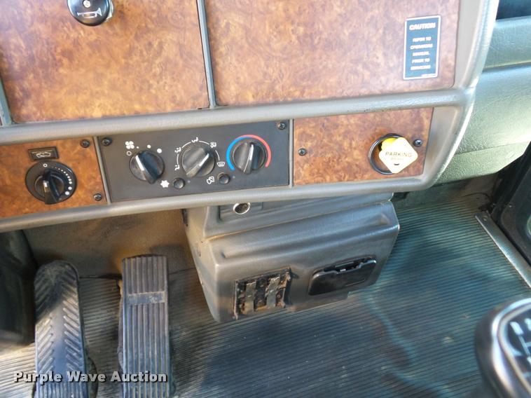 image for item DA5876 2004 Kenworth T300 service truck