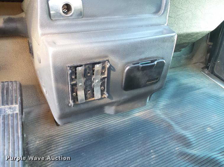 image for item DA5876 2004 Kenworth T300 service truck