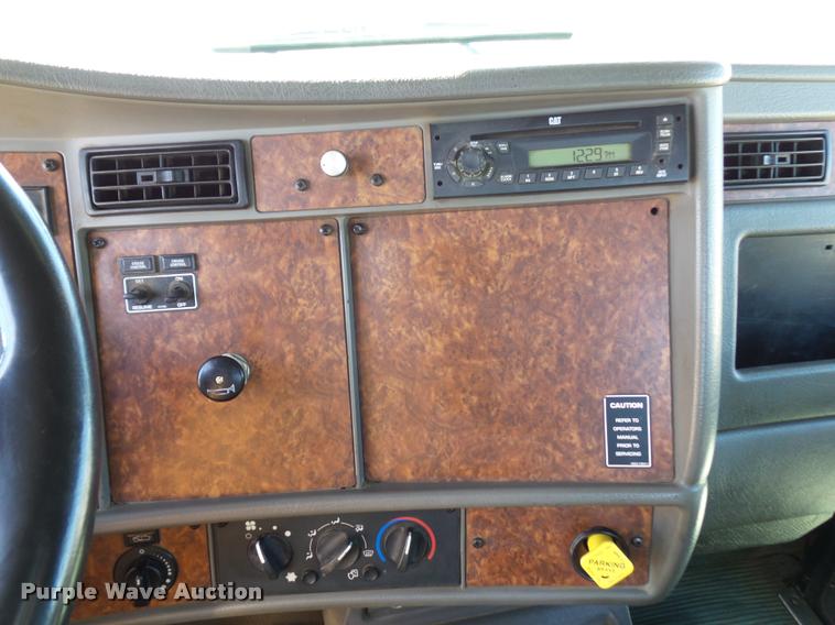 image for item DA5876 2004 Kenworth T300 service truck