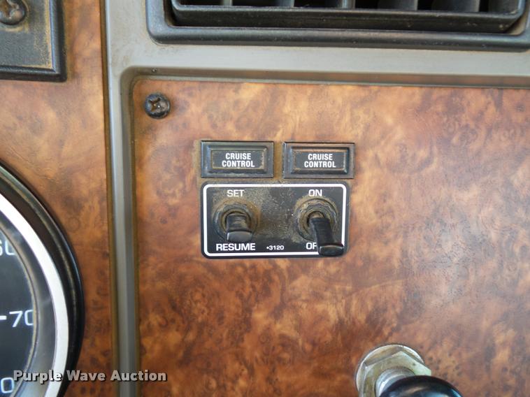 image for item DA5876 2004 Kenworth T300 service truck