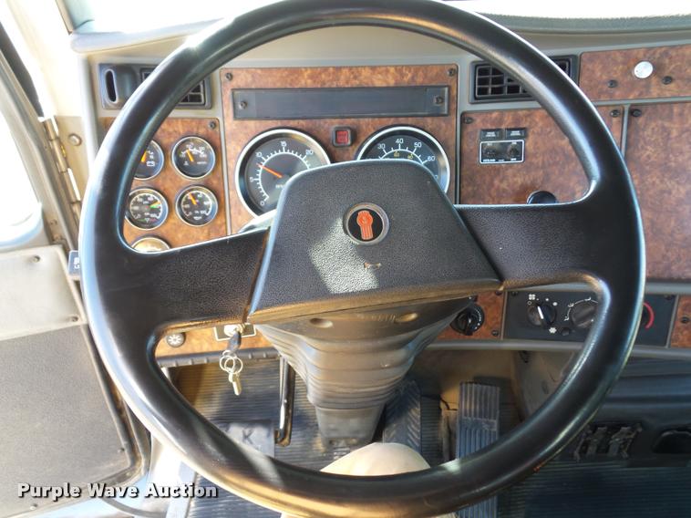 image for item DA5876 2004 Kenworth T300 service truck