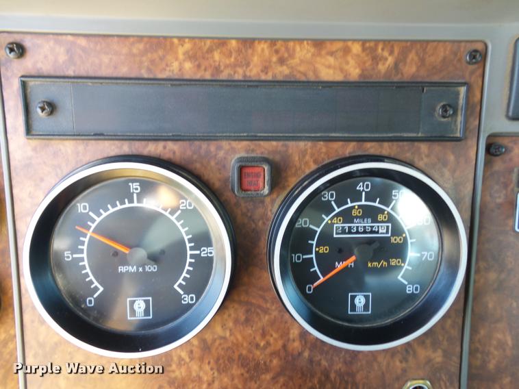 image for item DA5876 2004 Kenworth T300 service truck