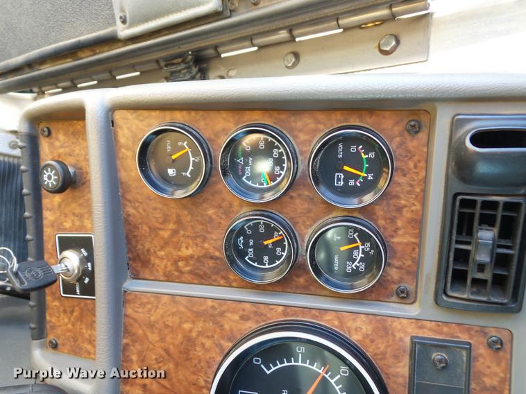 image for item DA5876 2004 Kenworth T300 service truck