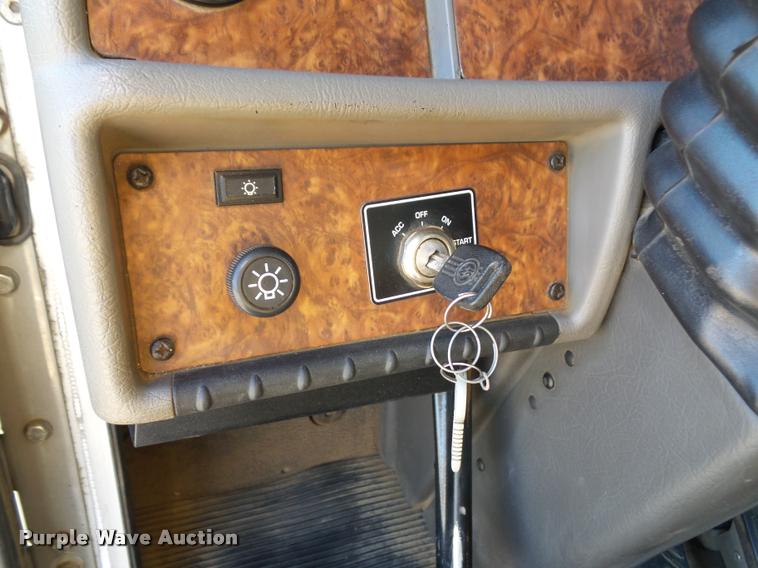 image for item DA5876 2004 Kenworth T300 service truck