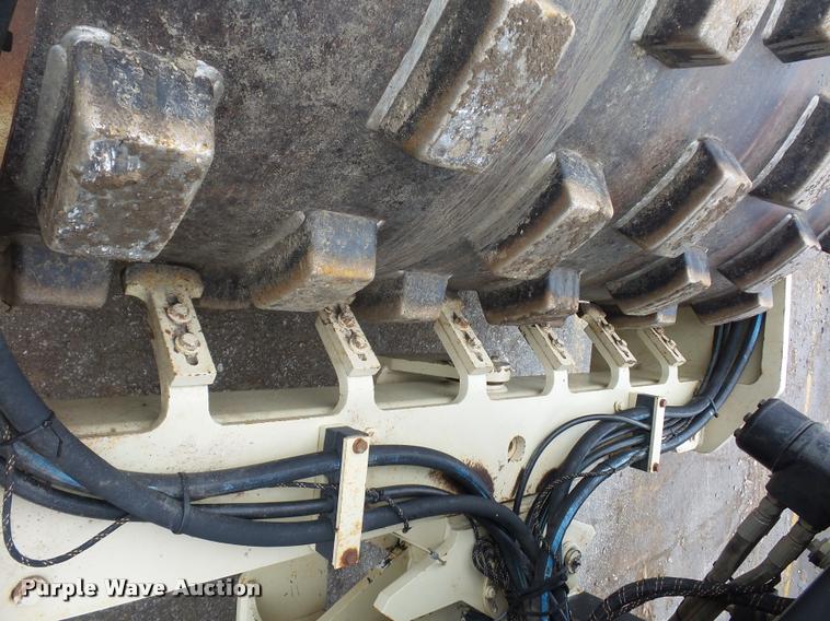 image for item DA5877 Ingersoll Rand SD-77F padfoot roller