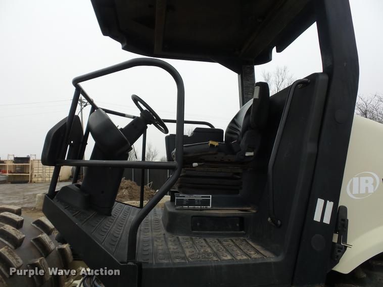 image for item DA5877 Ingersoll Rand SD-77F padfoot roller