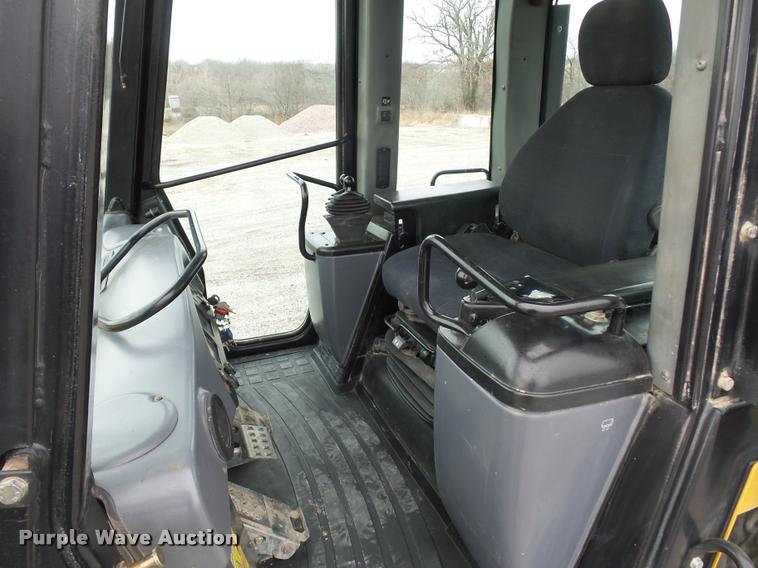 image for item L4536 2007 Caterpillar 963C track loader