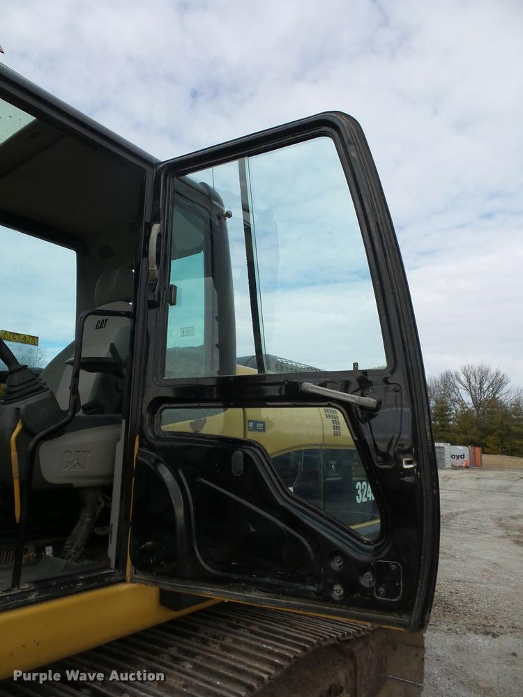 image for item L4537 2007 Caterpillar 324D excavator