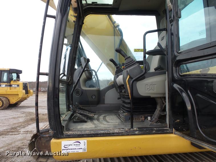 image for item L4537 2007 Caterpillar 324D excavator