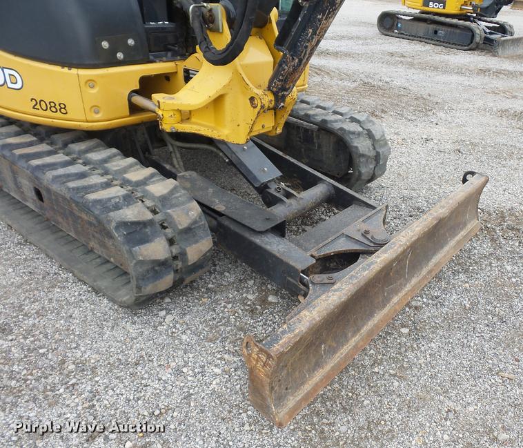 image for item L4539 2011 John Deere 50D compact excavator