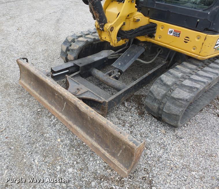 image for item L4539 2011 John Deere 50D compact excavator