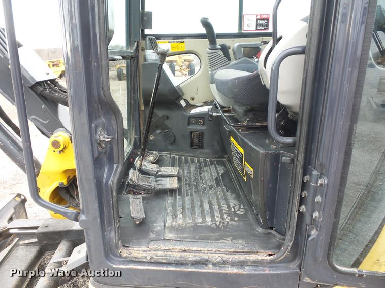 image for item L4539 2011 John Deere 50D compact excavator