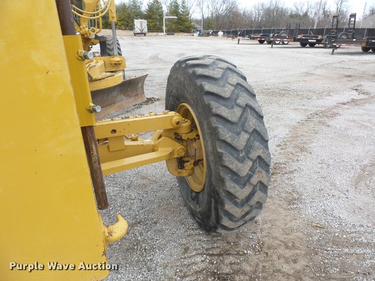 image for item L4543 2000 Caterpillar 120H motor grader